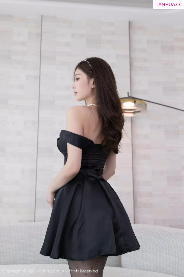   [XiuRen]高清写真图 2025.10.16 No.10878 刘婷婷 黑色性感第5张图片